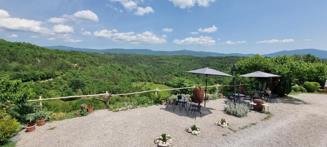 Apartment In The Smallest Town In The World Hum Bagian luar foto