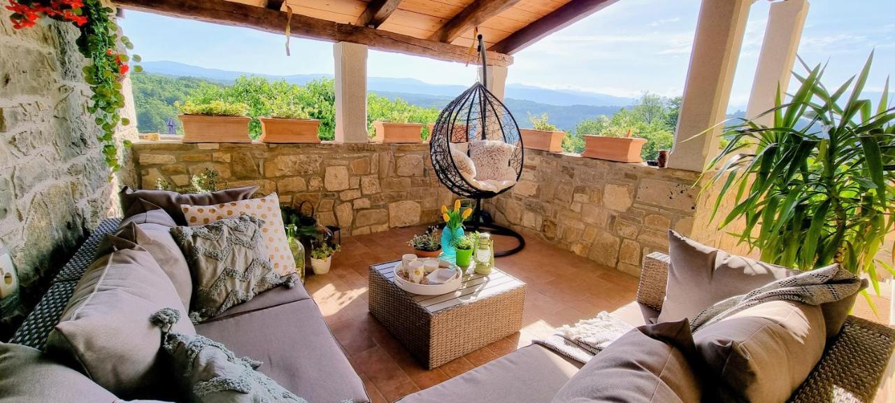 Apartment In The Smallest Town In The World Hum Bagian luar foto