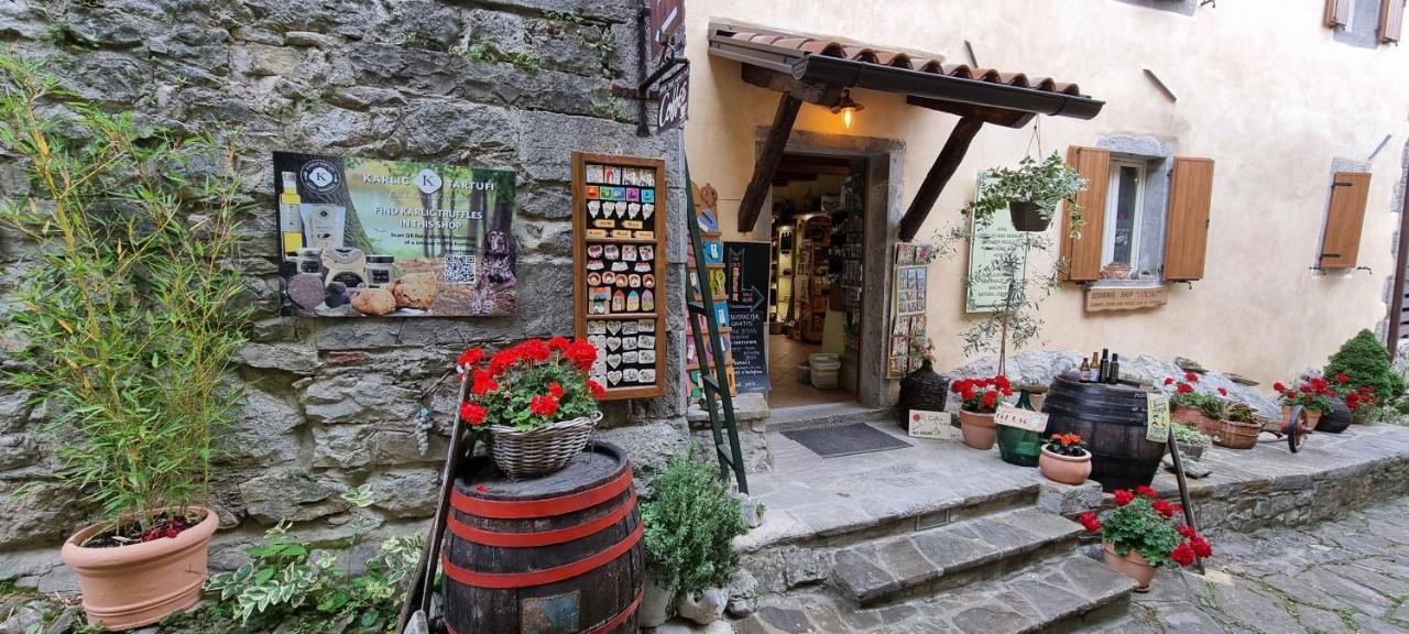 Apartment In The Smallest Town In The World Hum Bagian luar foto