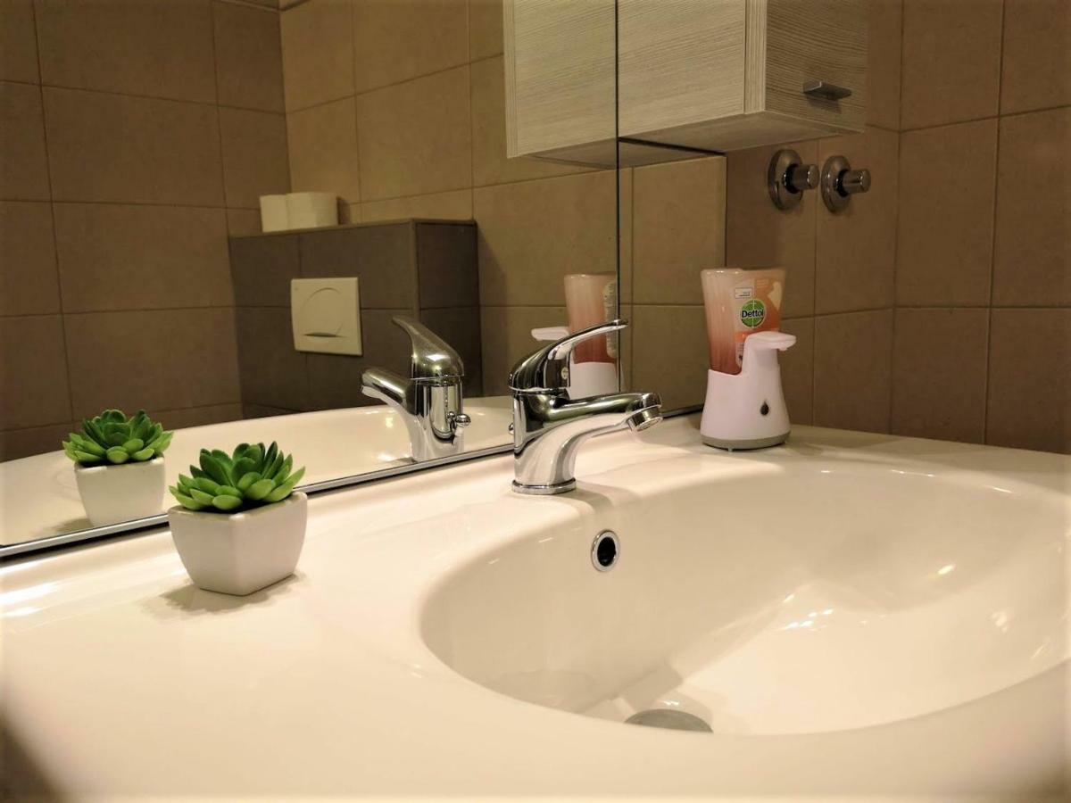 Apartment In The Smallest Town In The World Hum Bagian luar foto